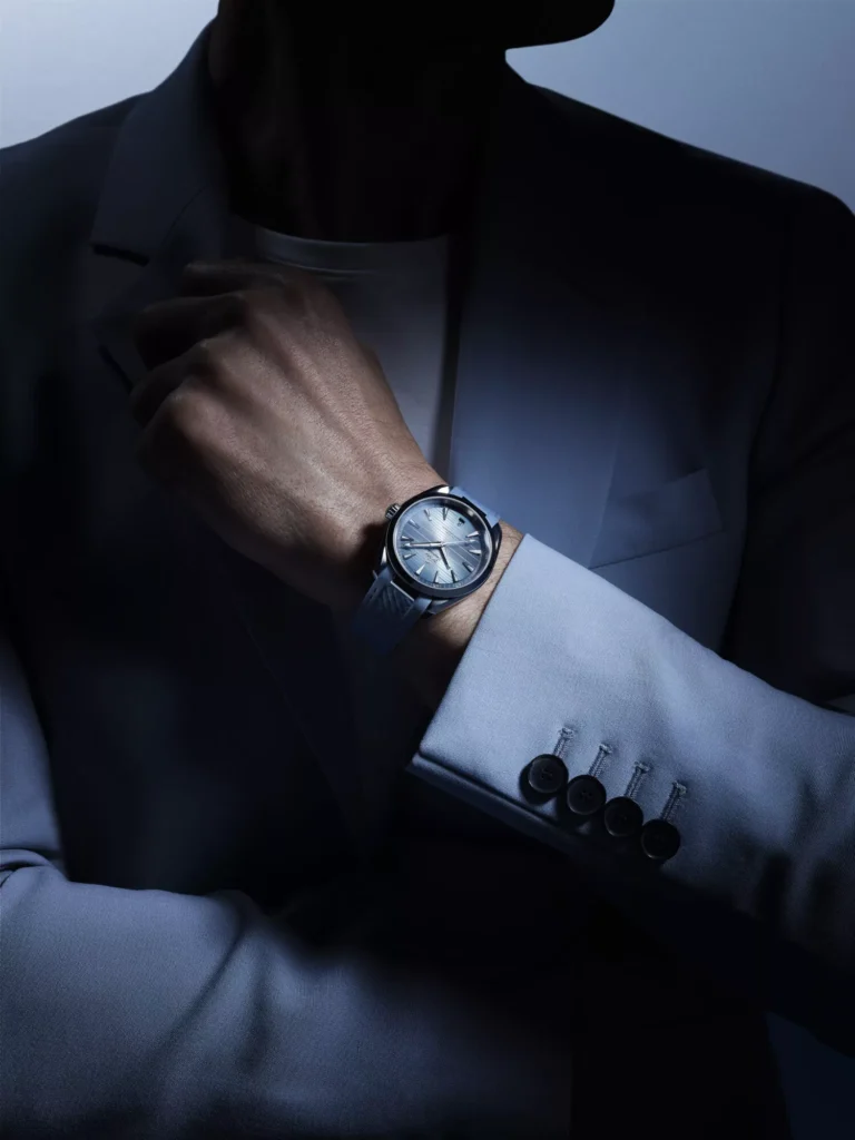 OMEGA_220.10.41.21.03.005_SEA_AT_Rubber_wristshot-man-jpg
